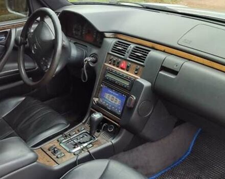Мерседес Е-Класс 1997 в Кривом Роге на Automoto.ua Серый Мерседес Е-Класс, объемом двигателя 3 л и пробегом 247 тыс. км за 6800 $, фото 4 на Automoto.ua