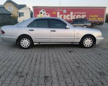 Сірий Мерседес Е-Клас, об'ємом двигуна 2.2 л та пробігом 400 тис. км за 4650 $, фото 4 на Automoto.ua