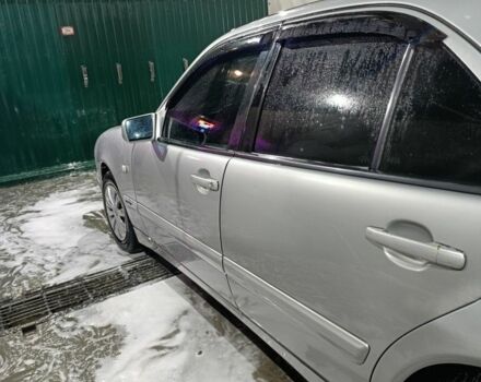 Серый Мерседес Е-Класс, объемом двигателя 2.2 л и пробегом 340 тыс. км за 2550 $, фото 2 на Automoto.ua