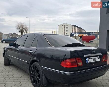 Сірий Мерседес Е-Клас, об'ємом двигуна 2 л та пробігом 245 тис. км за 3750 $, фото 19 на Automoto.ua