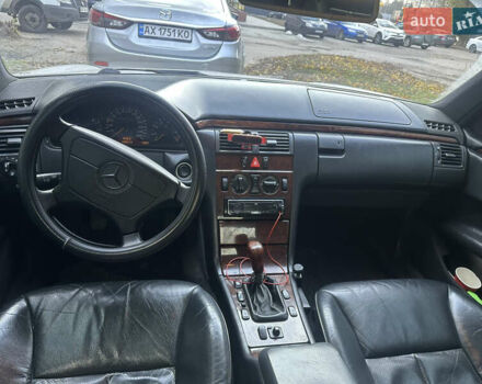 Серый Мерседес Е-Класс, объемом двигателя 2.8 л и пробегом 350 тыс. км за 1700 $, фото 1 на Automoto.ua