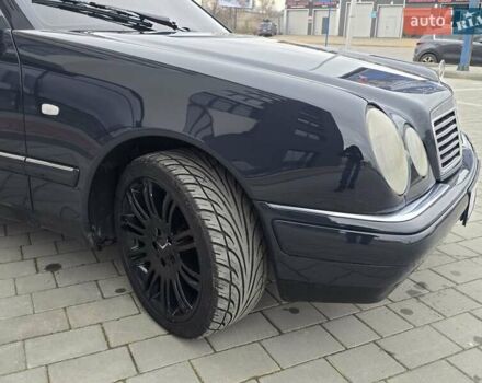 Сірий Мерседес Е-Клас, об'ємом двигуна 2 л та пробігом 245 тис. км за 3750 $, фото 29 на Automoto.ua