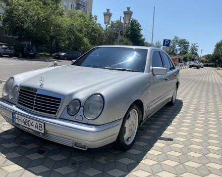 Серый Мерседес Е-Класс, объемом двигателя 2.4 л и пробегом 298 тыс. км за 1999 $, фото 1 на Automoto.ua
