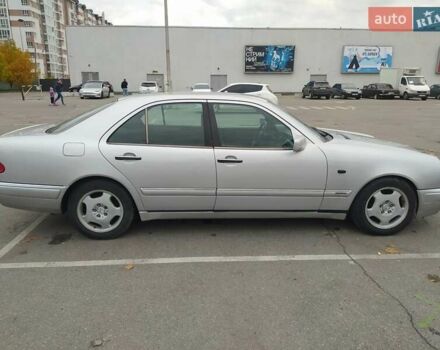 Серый Мерседес Е-Класс, объемом двигателя 2.5 л и пробегом 411 тыс. км за 4200 $, фото 4 на Automoto.ua