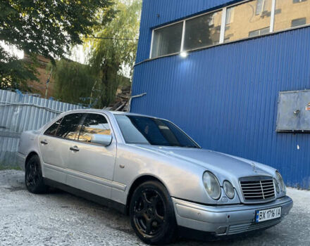 Серый Мерседес Е-Класс, объемом двигателя 3.2 л и пробегом 375 тыс. км за 2700 $, фото 9 на Automoto.ua