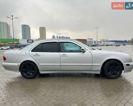 Сірий Мерседес Е-Клас, об'ємом двигуна 3 л та пробігом 382 тис. км за 5000 $, фото 2 на Automoto.ua