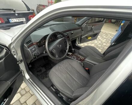 Мерседес Е-Класс 1998 в Киеве на Automoto.ua Серый Мерседес Е-Класс, объемом двигателя 3 л и пробегом 227 тыс. км за 4900 $, фото 4 на Automoto.ua