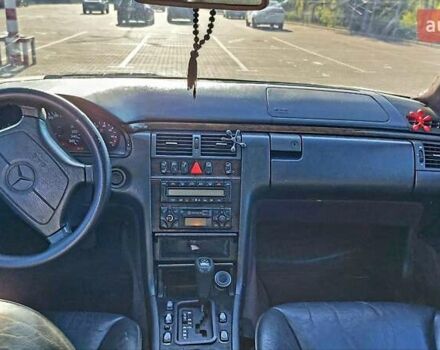 Сірий Мерседес Е-Клас, об'ємом двигуна 2.8 л та пробігом 350 тис. км за 2499 $, фото 7 на Automoto.ua