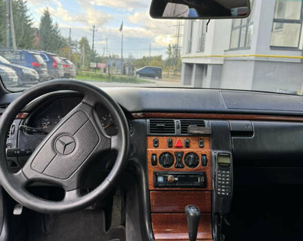 Мерседес Е-Класс 1998 в Львове на Automoto.ua Серый Мерседес Е-Класс, объемом двигателя 3 л и пробегом 569 тыс. км за 4900 $, фото 13 на Automoto.ua