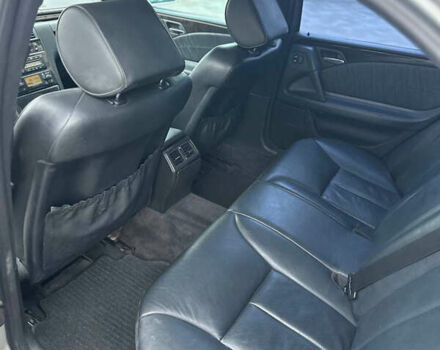 Серый Мерседес Е-Класс, объемом двигателя 3.2 л и пробегом 580 тыс. км за 3900 $, фото 9 на Automoto.ua