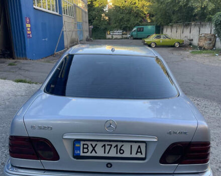 Серый Мерседес Е-Класс, объемом двигателя 3.2 л и пробегом 375 тыс. км за 2700 $, фото 6 на Automoto.ua