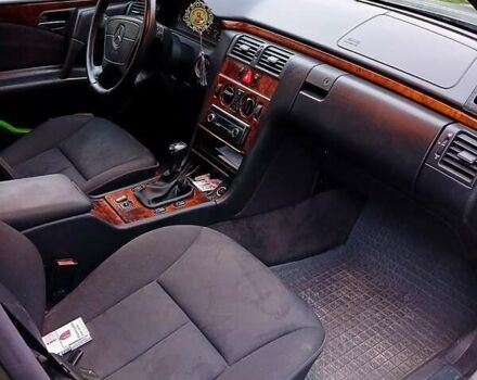 Сірий Мерседес Е-Клас, об'ємом двигуна 2.8 л та пробігом 450 тис. км за 1500 $, фото 2 на Automoto.ua