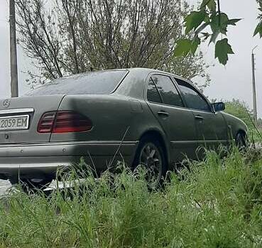 Сірий Мерседес Е-Клас, об'ємом двигуна 2.8 л та пробігом 520 тис. км за 2600 $, фото 11 на Automoto.ua