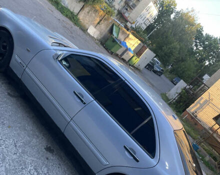 Серый Мерседес Е-Класс, объемом двигателя 3.2 л и пробегом 375 тыс. км за 2700 $, фото 4 на Automoto.ua