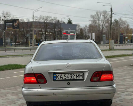 Серый Мерседес Е-Класс, объемом двигателя 3.2 л и пробегом 580 тыс. км за 3900 $, фото 4 на Automoto.ua