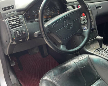 Серый Мерседес Е-Класс, объемом двигателя 3.2 л и пробегом 380 тыс. км за 2750 $, фото 24 на Automoto.ua