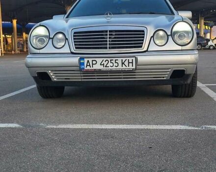 Сірий Мерседес Е-Клас, об'ємом двигуна 2 л та пробігом 30 тис. км за 3800 $, фото 1 на Automoto.ua