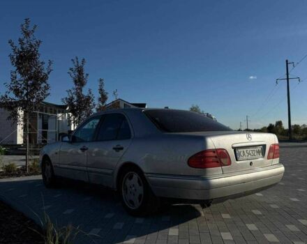Серый Мерседес Е-Класс, объемом двигателя 3.2 л и пробегом 580 тыс. км за 2000 $, фото 2 на Automoto.ua