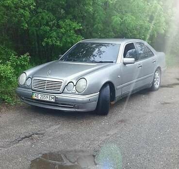 Сірий Мерседес Е-Клас, об'ємом двигуна 2.8 л та пробігом 520 тис. км за 2600 $, фото 4 на Automoto.ua