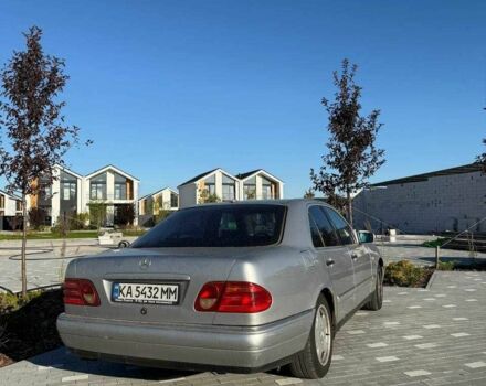 Серый Мерседес Е-Класс, объемом двигателя 3.2 л и пробегом 580 тыс. км за 2000 $, фото 3 на Automoto.ua