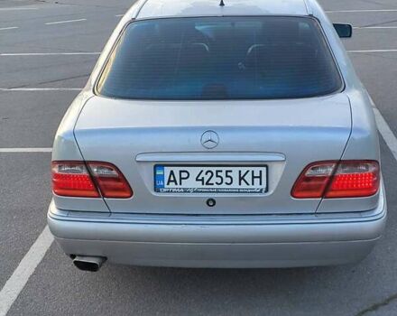 Сірий Мерседес Е-Клас, об'ємом двигуна 2 л та пробігом 30 тис. км за 3800 $, фото 6 на Automoto.ua