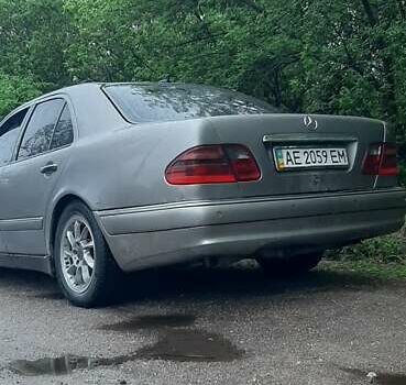 Сірий Мерседес Е-Клас, об'ємом двигуна 2.8 л та пробігом 520 тис. км за 2600 $, фото 9 на Automoto.ua
