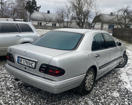 Серый Мерседес Е-Класс, объемом двигателя 3.2 л и пробегом 300 тыс. км за 2150 $, фото 2 на Automoto.ua