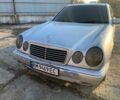 Сірий Мерседес Е-Клас, об'ємом двигуна 2 л та пробігом 146 тис. км за 3400 $, фото 1 на Automoto.ua