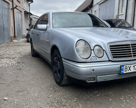 Серый Мерседес Е-Класс, объемом двигателя 3.2 л и пробегом 380 тыс. км за 2750 $, фото 3 на Automoto.ua