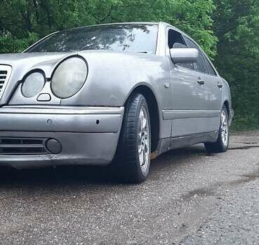 Сірий Мерседес Е-Клас, об'ємом двигуна 2.8 л та пробігом 520 тис. км за 2600 $, фото 6 на Automoto.ua