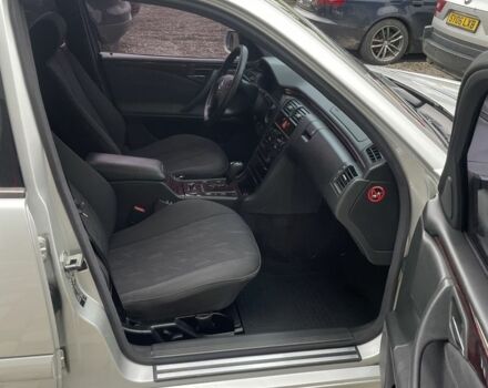 Мерседес Е-Класс 1998 в Киеве на Automoto.ua Серый Мерседес Е-Класс, объемом двигателя 3 л и пробегом 227 тыс. км за 4900 $, фото 6 на Automoto.ua