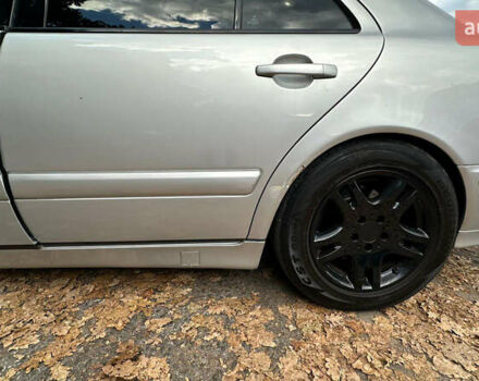 Сірий Мерседес Е-Клас, об'ємом двигуна 3 л та пробігом 382 тис. км за 5000 $, фото 30 на Automoto.ua