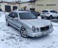 Сірий Мерседес Е-Клас, об'ємом двигуна 2 л та пробігом 410 тис. км за 3000 $, фото 1 на Automoto.ua