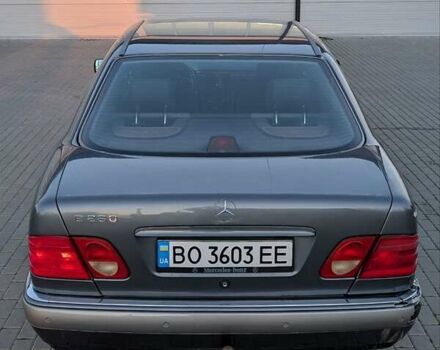 Серый Мерседес Е-Класс, объемом двигателя 2.8 л и пробегом 456 тыс. км за 2799 $, фото 6 на Automoto.ua