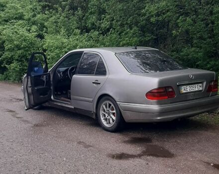 Сірий Мерседес Е-Клас, об'ємом двигуна 2.8 л та пробігом 520 тис. км за 2600 $, фото 4 на Automoto.ua