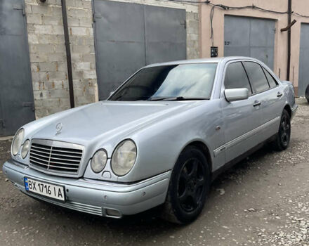 Серый Мерседес Е-Класс, объемом двигателя 3.2 л и пробегом 380 тыс. км за 2750 $, фото 2 на Automoto.ua