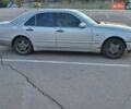 Сірий Мерседес Е-Клас, об'ємом двигуна 2 л та пробігом 30 тис. км за 3800 $, фото 4 на Automoto.ua