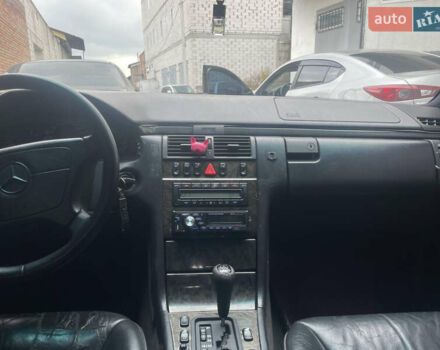 Серый Мерседес Е-Класс, объемом двигателя 3.2 л и пробегом 380 тыс. км за 2750 $, фото 33 на Automoto.ua