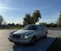 Серый Мерседес Е-Класс, объемом двигателя 3.2 л и пробегом 580 тыс. км за 2000 $, фото 1 на Automoto.ua