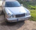 Сірий Мерседес Е-Клас, об'ємом двигуна 2 л та пробігом 380 тис. км за 4200 $, фото 1 на Automoto.ua