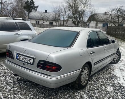 Сірий Мерседес Е-Клас, об'ємом двигуна 3.2 л та пробігом 300 тис. км за 2150 $, фото 2 на Automoto.ua