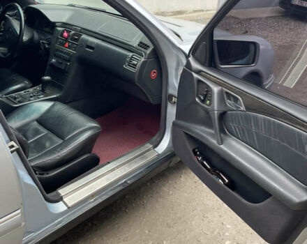 Серый Мерседес Е-Класс, объемом двигателя 3.2 л и пробегом 380 тыс. км за 2750 $, фото 21 на Automoto.ua