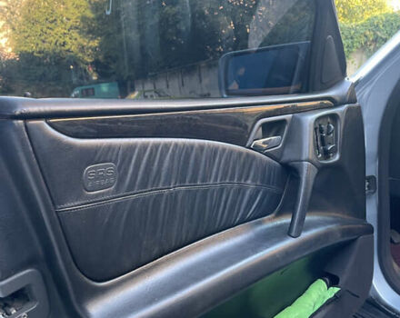 Серый Мерседес Е-Класс, объемом двигателя 3.2 л и пробегом 375 тыс. км за 2700 $, фото 11 на Automoto.ua