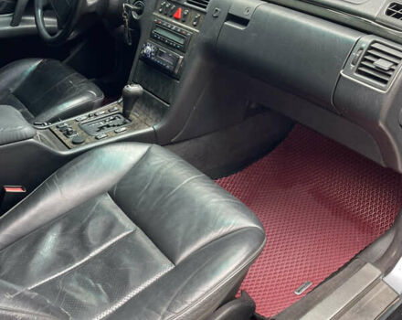 Серый Мерседес Е-Класс, объемом двигателя 3.2 л и пробегом 380 тыс. км за 2750 $, фото 22 на Automoto.ua