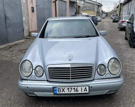 Серый Мерседес Е-Класс, объемом двигателя 3.2 л и пробегом 380 тыс. км за 2750 $, фото 1 на Automoto.ua