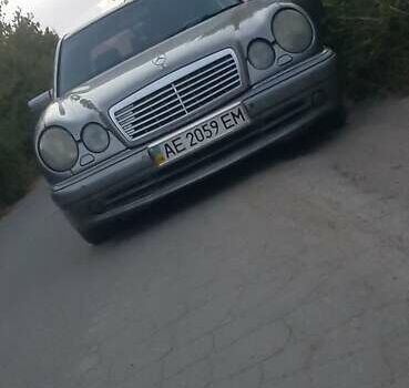 Сірий Мерседес Е-Клас, об'ємом двигуна 2.8 л та пробігом 520 тис. км за 2600 $, фото 2 на Automoto.ua