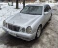 Серый Мерседес Е-Класс, объемом двигателя 2.8 л и пробегом 419 тыс. км за 4000 $, фото 4 на Automoto.ua