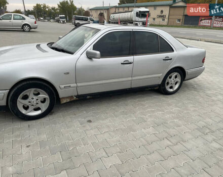 Мерседес Е-Класс 1999 в Тернополе на Automoto.ua Серый Мерседес Е-Класс, объемом двигателя 2.8 л и пробегом 290 тыс. км за 2900 $, фото 5 на Automoto.ua