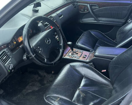 Серый Мерседес Е-Класс, объемом двигателя 3.2 л и пробегом 400 тыс. км за 2700 $, фото 9 на Automoto.ua