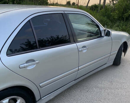 Серый Мерседес Е-Класс, объемом двигателя 2.15 л и пробегом 400 тыс. км за 4950 $, фото 8 на Automoto.ua